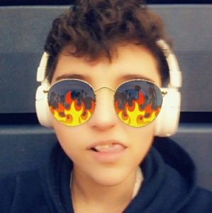 Meet your Posher, Dean